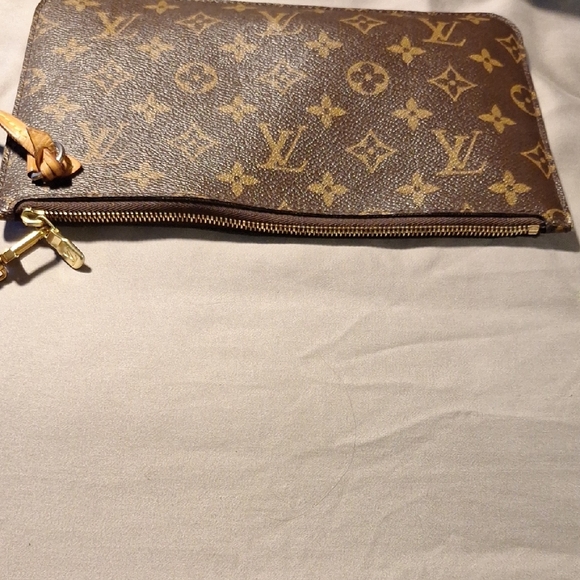 Louis Vuitton Brown and Gold Monogram Clutch - Picture 9 of 11